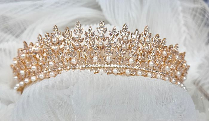Amelia Tiara | dESIGN by Conception
