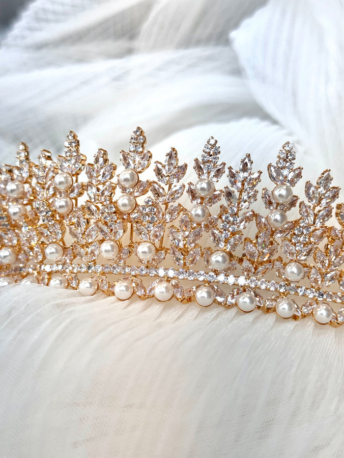 Amelia Tiara | dESIGN by Conception