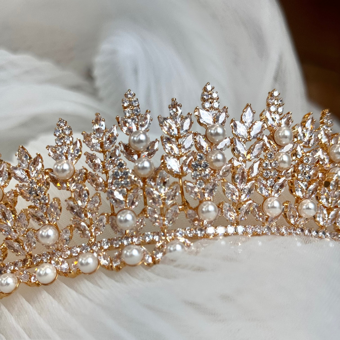 Amelia Tiara | dESIGN by Conception