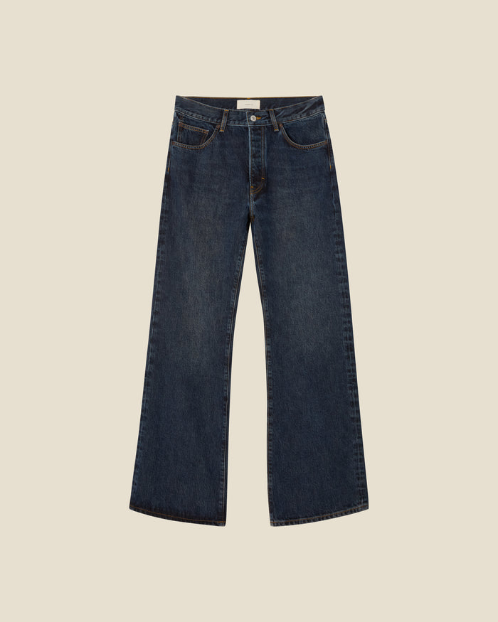 Appia Honey Mid Blue flat (beige background)