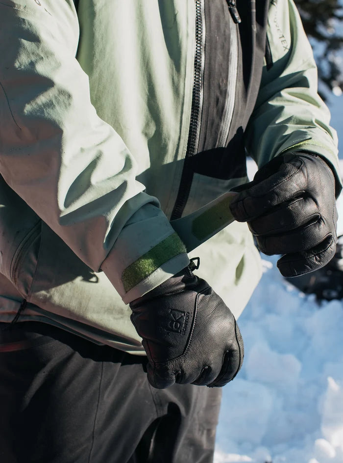 Product image of Burton [ak] Clutch GORE-TEX Leather Gloves[Variant:True Black]