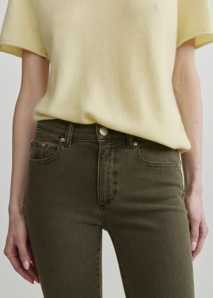 DL1961 Mara Mid Rise Straight