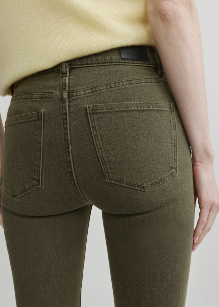 DL1961 Mara Mid Rise Straight