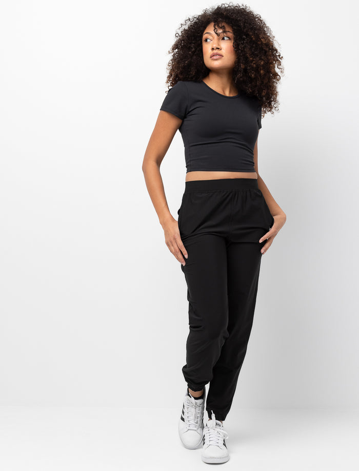 Pantalon de sport à poches zippées