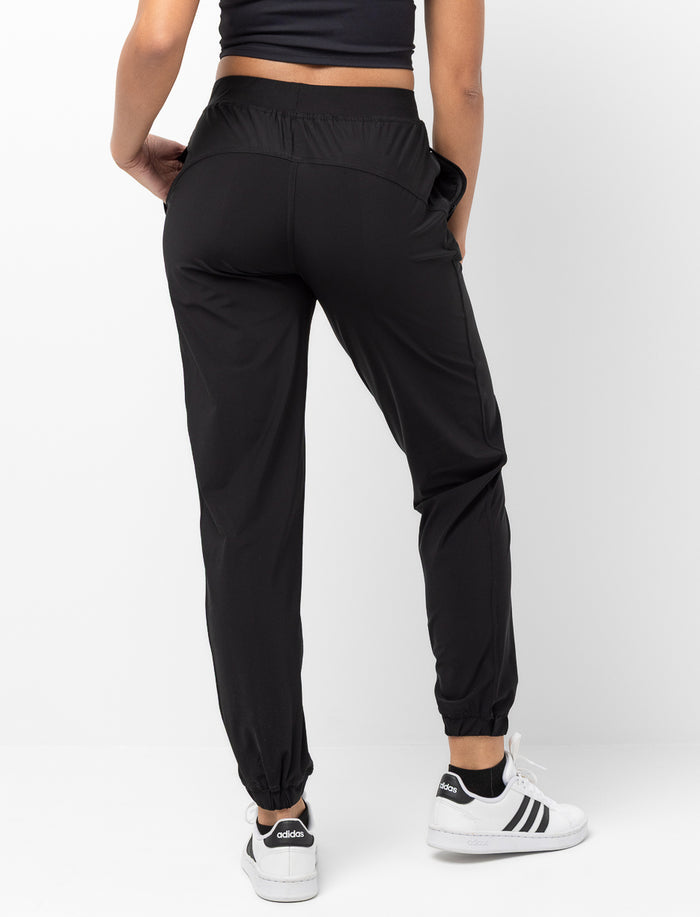 Pantalon de sport à poches zippées