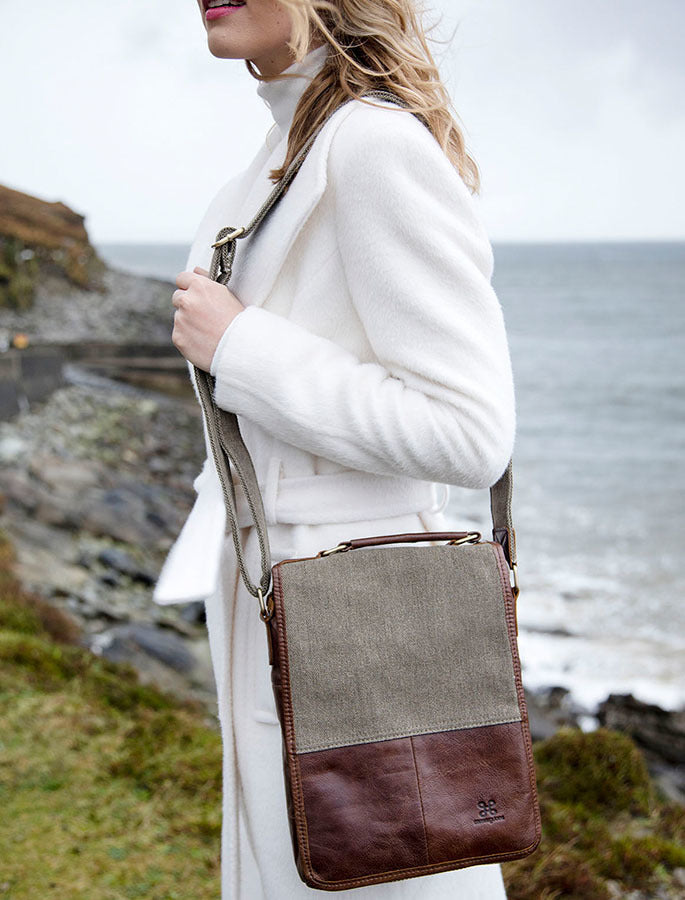 Traditional Tweed & Leather Bag with Handle
